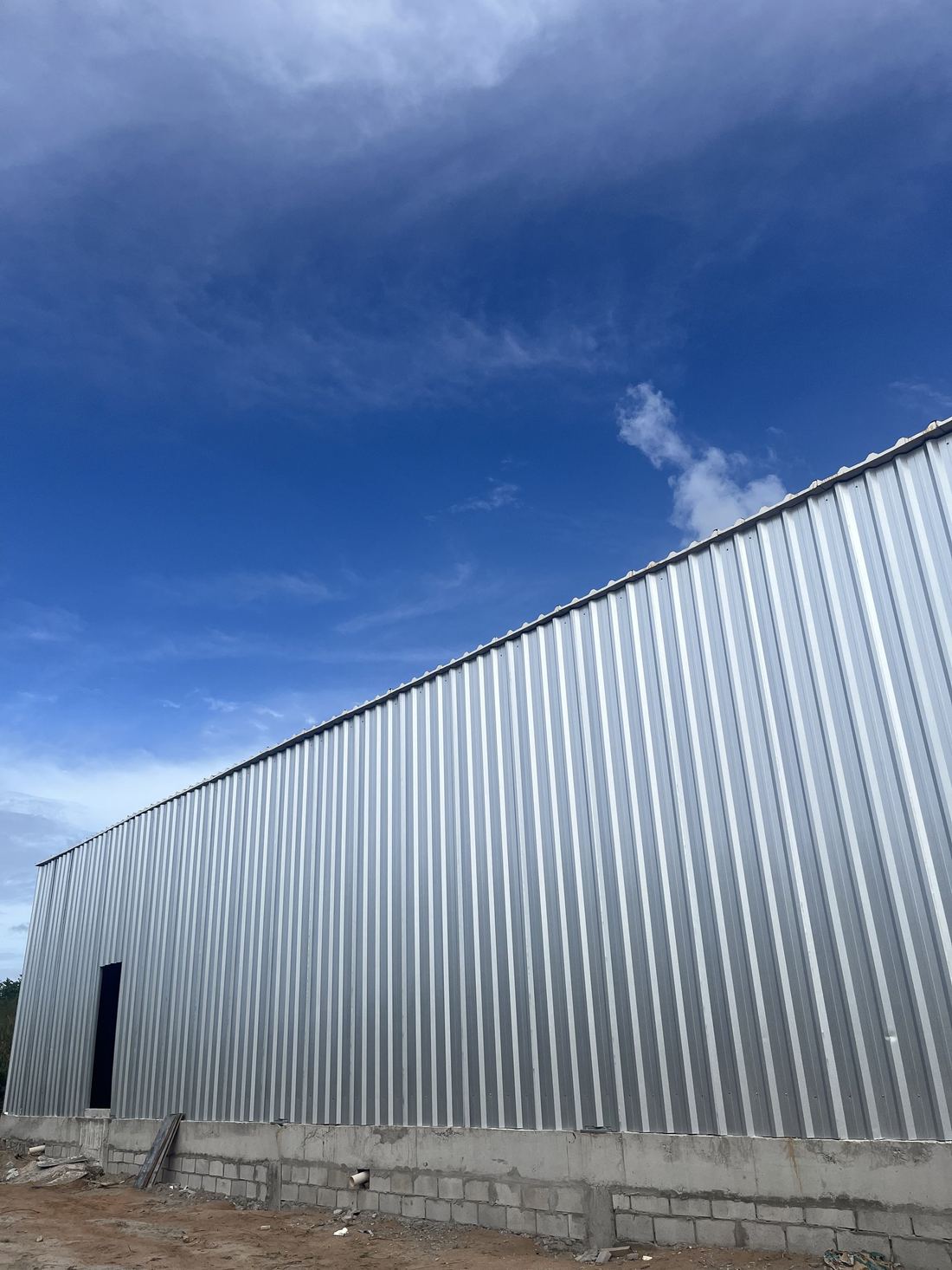 Cobertura em telha metálica trapezoidal instalada