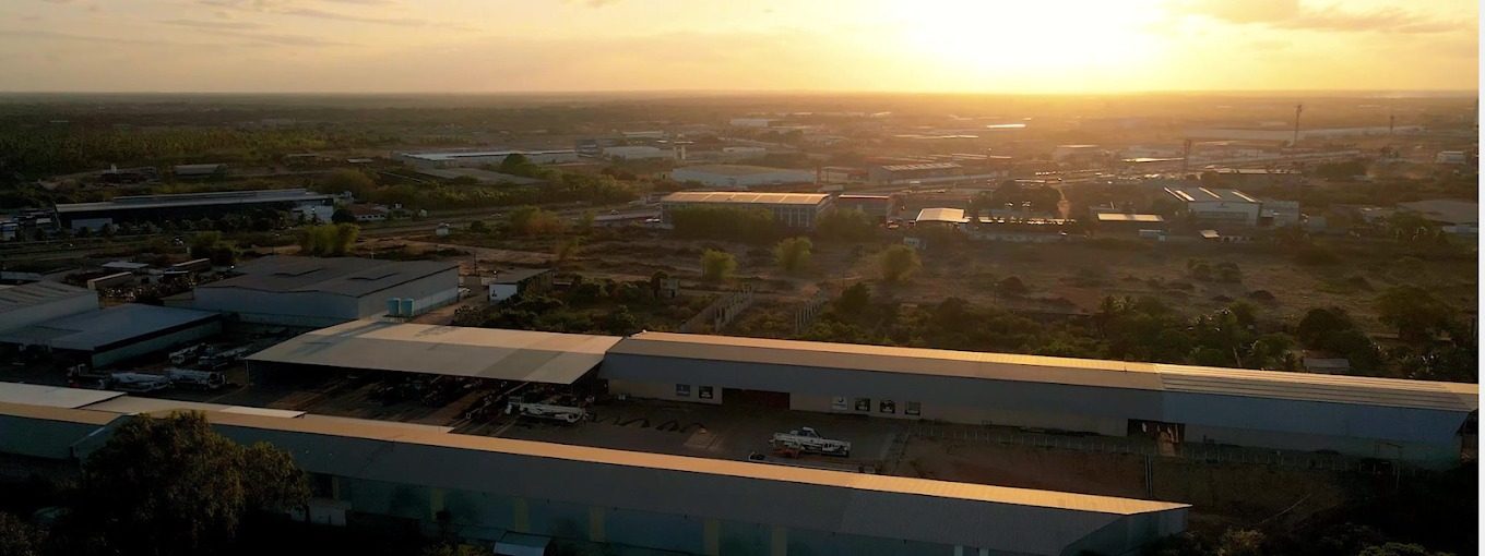 Fachada da Unimetais Indústria ao entardecer