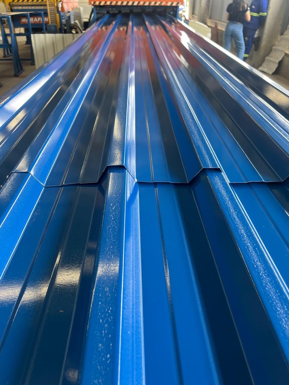 Telha pré-pintada na cor azul